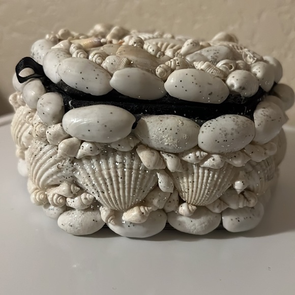 Shell keepsake box - Picture 5 of 7